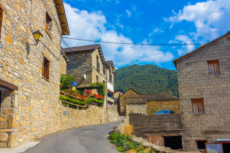 Casa de piedra en los Pirineos